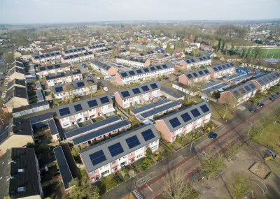 Wijk met zonnepanelen